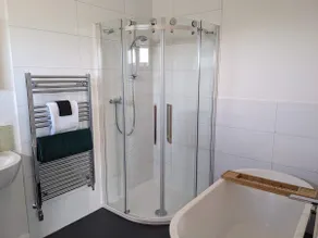 Thyme at the Old Herbery - 2 Ensuite Bedrooms - Image 3