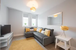 S/KING BED ONE BEDROOM FLAT - Image 3