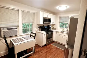 Charming Pet-Friendly Guesthouse in Avondale - Image 2
