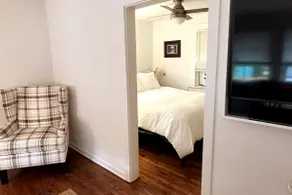 Charming Pet-Friendly Guesthouse in Avondale - Image 4