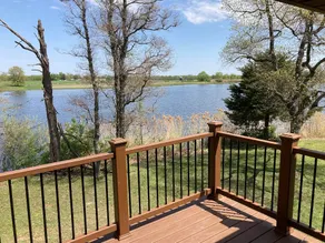 Lake & Oaks Hideaway- Hidden Cabin on Private Lake - Image 2