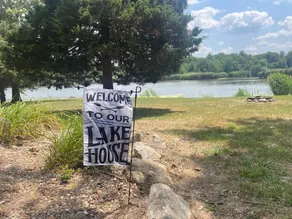 Lake & Oaks Hideaway- Hidden Cabin on Private Lake - Image 3