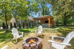 The Luxe/Hot Tub/12min to Horse Park/30 Min to Ark - Image 3