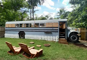 The Hotel Avondale: 7 BR/4 BA + Skoolie Tiny Home - Image 2