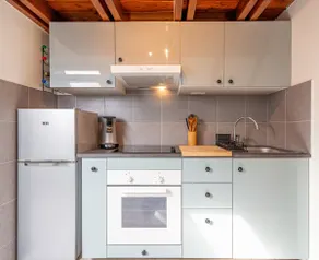 Atypical accommodation with mezzanine - Image 5
