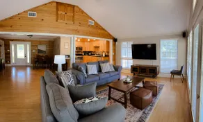 Riverfront house with a party barn & private boat ramp - Image 5