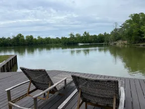 Riverfront house with a party barn & private boat ramp - Image 2