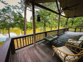 Riverfront house with a party barn & private boat ramp - Image 3