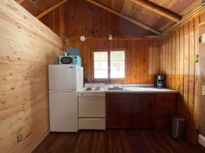 Little Cabin on the Lake - Image 3