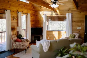 Cozy Creekside Cabin - Sleeps 6 - Perfect for campfire memories - Image 4