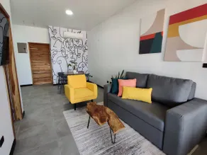 Sweet Pea Fortuna 2- Modern Apt w/ Self Check In - Image 2