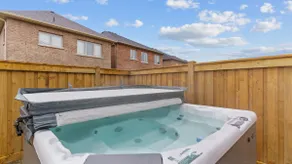 Family Friendly - HOT TUB - Near Toronto & UOIT - Image 3