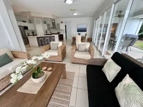 BIG 4 bedroom house Bribie, Sandstone Point - Image 3