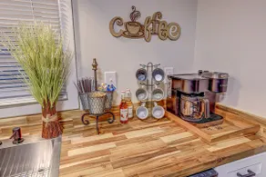 Southern Comfort! Walk to Casino/BMS - 3 Bdrm - Image 5