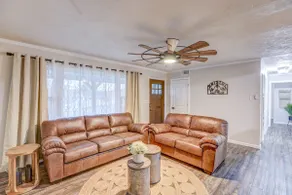Southern Comfort! Walk to Casino/BMS - 3 Bdrm - Image 2