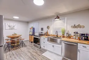 Southern Comfort! Walk to Casino/BMS - 3 Bdrm - Image 3