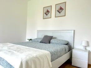 Central & Renovated Apartment - Near Train Station & City Center - Image 4
