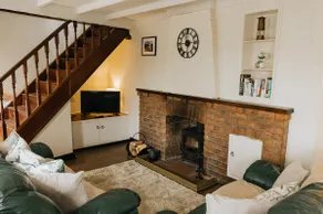 CLIFFE COTTAGE - Countryside Cottage in Castleton, Peak District National Park - Image 2