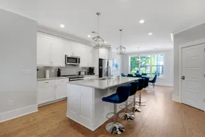 Tri-Luxe Towne - Image 3