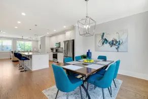 Tri-Luxe Towne - Image 2