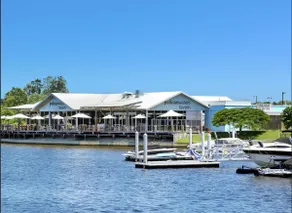 Walk to Golf Course, Lagoon Pool, Coastal Lux Home - Image 4