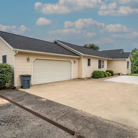 Pattor Hill Haven, 3BR 2.5B, Private Patio - Image 5