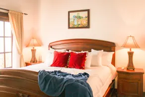 Luxury home, air conditioning, and king beds! - Image 2