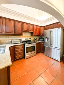 Luxury home, air conditioning, and king beds! - Image 4