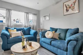 Comfy Cozy three bedroom apartment - Image 2