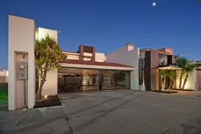 Casa Delfines, 2Br home in quiet neighborhood 10 min from downtown - Image 2