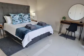 Waters View Villa, 5 Bedroom House - Image 2