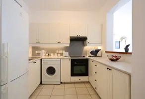 estéa • Hanna's Stylish 2-Bedroom Apartment - Image 3