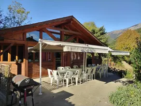 Spacious chalet, sleeps 15 - Image 2