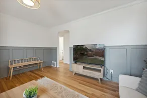 Stylish Home Perfect for Groups - Image 4