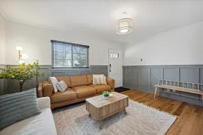 Stylish Home Perfect for Groups - Image 3