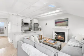 The Saltbox - Watch Hill's Award-Winning Waterfront Retreat. - Image 2