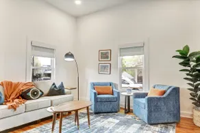 Clean and stylish near Downtown - Image 3