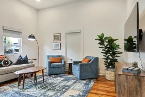 Clean and stylish near Downtown - Image 2