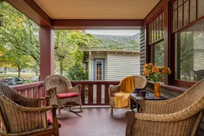 Craftsman home~ Close to Light Rail, UW, U-Village - Image 5