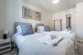 Beautiful and comfortable home away from home with free parking, fast wifi and white crisp hotel standard linen hosted by Our Home Short Stays - Image 3