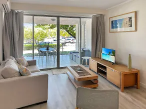 Blue on Blue Large 1 Bedroom Apartment, Pool, Wifi - Image 2