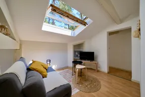 Ruben's Nest - Hostal Naou - Image 3