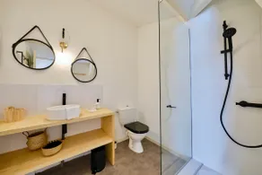 Ruben's Nest - Hostal Naou - Image 5
