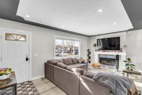 Stylish 3 Bedroom - Close to Downtown & Airport! - Image 5