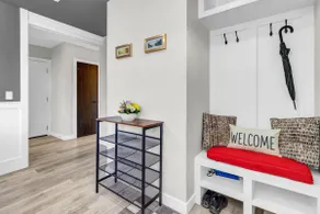 Stylish 3 Bedroom - Close to Downtown & Airport! - Image 3