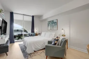 Stylish 1BR Condo Rooftop Pool Close to Beach - Image 3