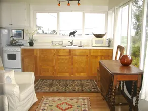Cozy Redwood Cottage - Image 4