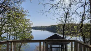Stunning lakefront 4 season cottage in PEC - Image 4