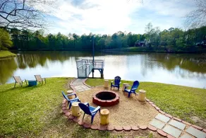Peaceful Pond Retreat - Image 5