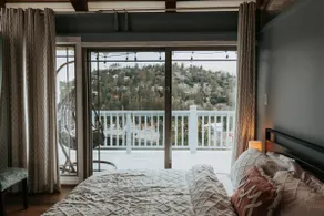 Breathtaking Lakefront Home - Image 3